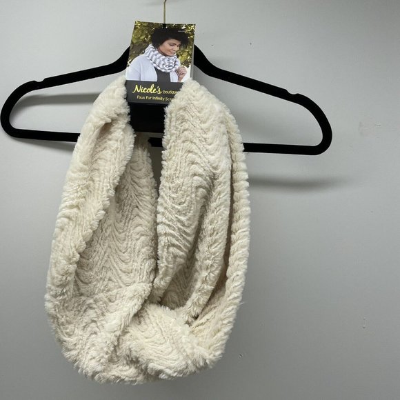 Nicole's‎ Boutique Faux Fur Infinity Scarf color beige Double Wrap High Neck - Picture 3 of 5